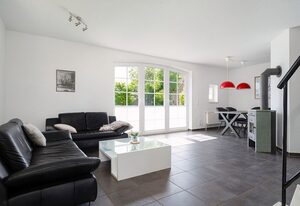 Nordstrand – Ferienhaus (100qm) für 6 Personen mit Kamin und Terrasse in Norden
