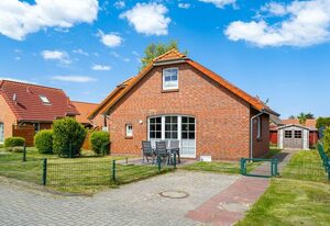 Nordstrand – Ferienhaus (100qm) für 6 Personen mit Kamin und Terrasse in Norden