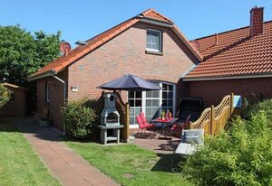 Nordlicht – Ferienhaus (100qm) für 6 Personen mit Kamin und Garten in zentraler Lage