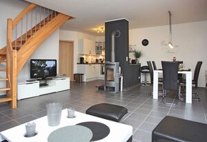 Nordlicht – Ferienhaus (100qm) für 6 Personen mit Kamin und Garten in zentraler Lage