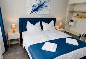 Garni Hotel ANETON – Doppelzimmer mit französischem Bett -Zimmer 7