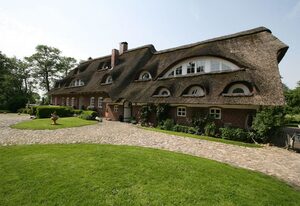 Erlenhof Steinau Fachwerkhaus mit Reetdach