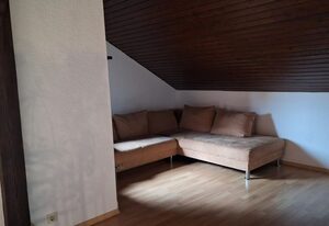 212 große Dachgeschoßwohnung mit Balkon