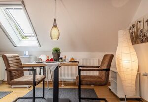 Ferienhaus 50029 – Früher Bahnhof, heute Feriendomizil: Große Ferienwohnung mit verspieltem Charakter auf ca. 110 m²: 3 Schlafzimmer, 2 Küchen, 2 Bäder und Platz für bis zu 6 Personen, überdachte Terrasse und Garten. Für alle, die Individualität und Atmosphäre schätzen!