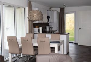 Haus Nr. 23, Ferienhaus Deichgraf – Modernes Ferienhaus, Kamin, Sauna, Süd-Terrasse, Loggia mit Meerblick, Haustiere