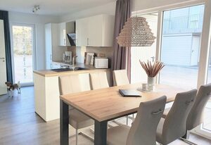 Haus Nr. 22, Ferienhaus Deichgraf – Modernes Ferienhaus, Kamin, Sauna, Süd-Terrasse, Loggia mit Meerblick, Haustiere