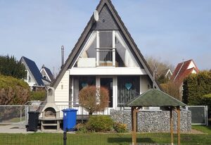 Nurdachhaus FUEST – Modernes Nurdach-Ferienhaus im Nordsee-Ferienpark Fedderwardersiel.