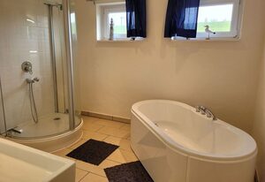 Ferienwohnung SCHNEIDER – Gehobene ebenerdige Ferienwohnung direkt am Deich in Fedderwardersiel