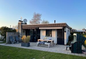 Ferienhaus vor dem Deich