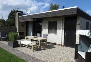Ferienhaus vor dem Deich