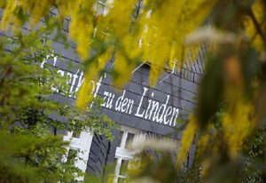 Gasthof zu den Linden – Doppelzimmer mit Badezimmer, Garten/Stadtblick