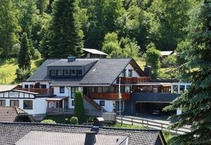 Pension Dorfkrug – Doppelzimmer mit Doppelbett und Dusche / WC