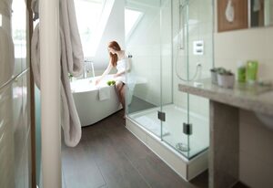 Hotel Bakenhof – Doppelzimmer Komfort, WC und Dusche