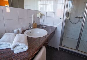 Hotel Restaurant Schraeder – Doppelzimmer, Dusche & WC
