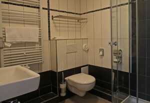 Hotel Sophia – Doppelzimmer, Dusche/WC