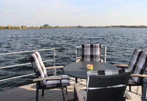Floating 44 in Xanten - Boot 5 – FLOATING 44 – komfortable Hausboote bei Xanten mit tollem Seeblick