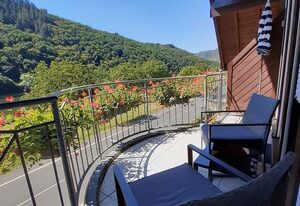 Haus Moselliebe - Charmantes Frühstücks Zimmer mit Balkon und Blick auf die Mosel. Raucherfreihaus