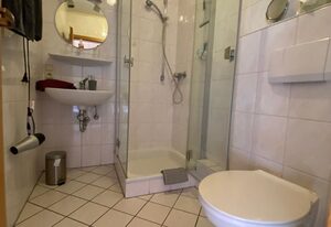 Weingut Gästehaus Karl-Otto Nalbach – Doppelzimmer Dusche/WC/teilweise Balkon