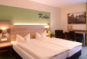 Hotel Weinhaus Gräfen – Dreibettzimmer Dusche/WC