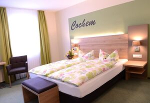 Hotel Weinhaus Gräfen – Dreibettzimmer Dusche/WC