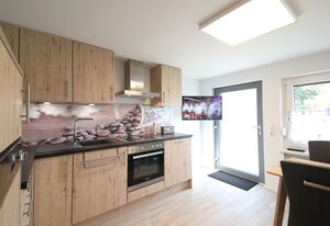 Haus Bandol – Gemütliches Zimmer mit TV und Gemeinschaftsbad