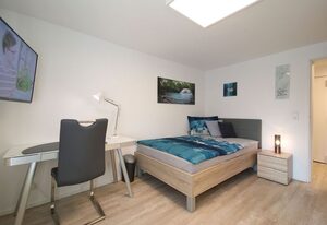 Haus Bandol – Gemütliches Zimmer mit TV und Gemeinschaftsbad