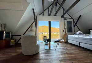 Das besondere Moselhaus – Ferienhaus, Dusche oder Bad, WC, 2 Schlafräume