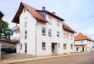 Ferienwohnung Dominique – Ferienwohnung (110 qm) mit drei Schlafzimmern