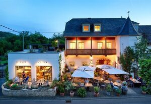 Weingut Johannishof – Doppelzimmer mit Balkon