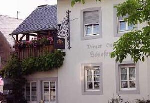 Wein- und Gästehaus Schiefergold – Doppelzimmer, Dusche, WC