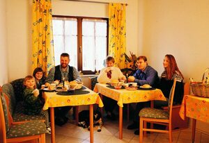 Ferienweingut Herres – Doppelzimmer mit Dusche und WC