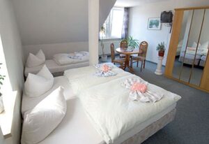 Pension St. Peter – Zweibettzimmer mit Dusche/WC