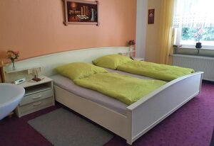 Christel Löffler – Doppelzimmer, Dusche, WC