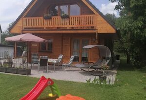 Blockbohlenhaus "Steiner Lodge"