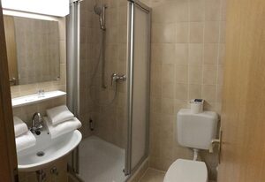 Gästehaus der Abtei Sayn – Einzelzimmer, Dusche, WC, 1 Schlafraum