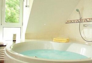 Landhotel Altes Wasserwerk GbR – Doppelzimmer Du/WC m. Dachschräge
