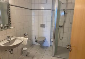 Pension Zum Bahnhof – Doppelzimmer, Dusche, WC