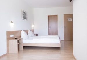 Pension Zum Bahnhof – Doppelzimmer, Dusche, WC