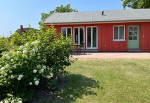 4-Raum-Farbenfrohe-Ferienhäuser,  OVS 999 – 4-Raum-rotes Ferienhaus bis 8 Pers.