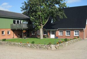 Clausen: große FeWo mit 4 Schlafzimmern und Aufenthaltsraum – Ferienwohnung Clausen