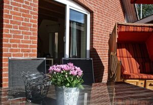 Beeck: tolle FeWo mit Terrasse und Strandkorb