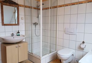 Unterkunft zwischen Seen – Privatzimmer, Dusche und Bad, WC, 2 Schlafräum