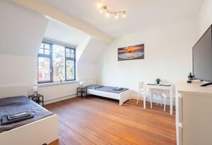 Große Monteurwohnung in Villa - 4 Zimmer (8 Personen), WLAN, TV, Küche - Ahrensburg Nähe Hamburg - AGRP1202