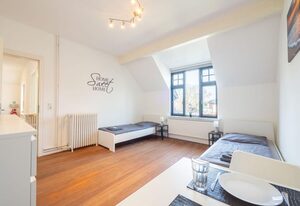 Große Monteurwohnung in Villa - 4 Zimmer (8 Personen), WLAN, TV, Küche - Ahrensburg Nähe Hamburg - AGRP1202