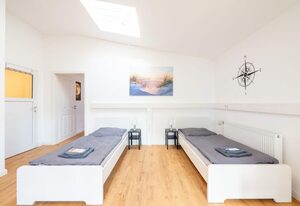 Monteurwohnung in Villa - 8 Betten, WLAN, TV, Einbauküche – Ahrensburg Zentrum, Nähe Hamburg - AGRP1201