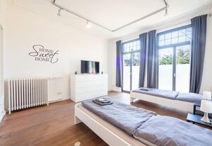 Monteurwohnung in Villa - 8 Betten, WLAN, TV, Einbauküche – Ahrensburg Zentrum, Nähe Hamburg - AGRP1201
