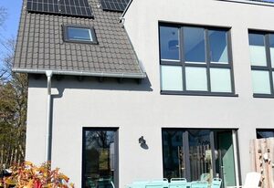 Küstenwaldbude luv – Großes Luxus-Neubau-Ferienhaus in Pelzerhaken/Ostsee mit Sauna für 10 Gäste &Hund