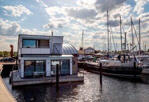 KYST 54°10 Floating Home 2