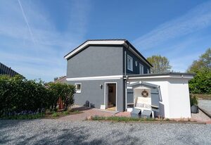 Villa Lotsenhaus – Exklusives Ferienhaus mit Dachterrasse, Meerblick, Sauna & stilvoller Einrichtung