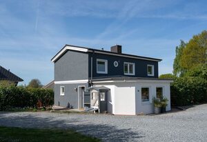 Villa Lotsenhaus – Exklusives Ferienhaus mit Dachterrasse, Meerblick, Sauna & stilvoller Einrichtung
